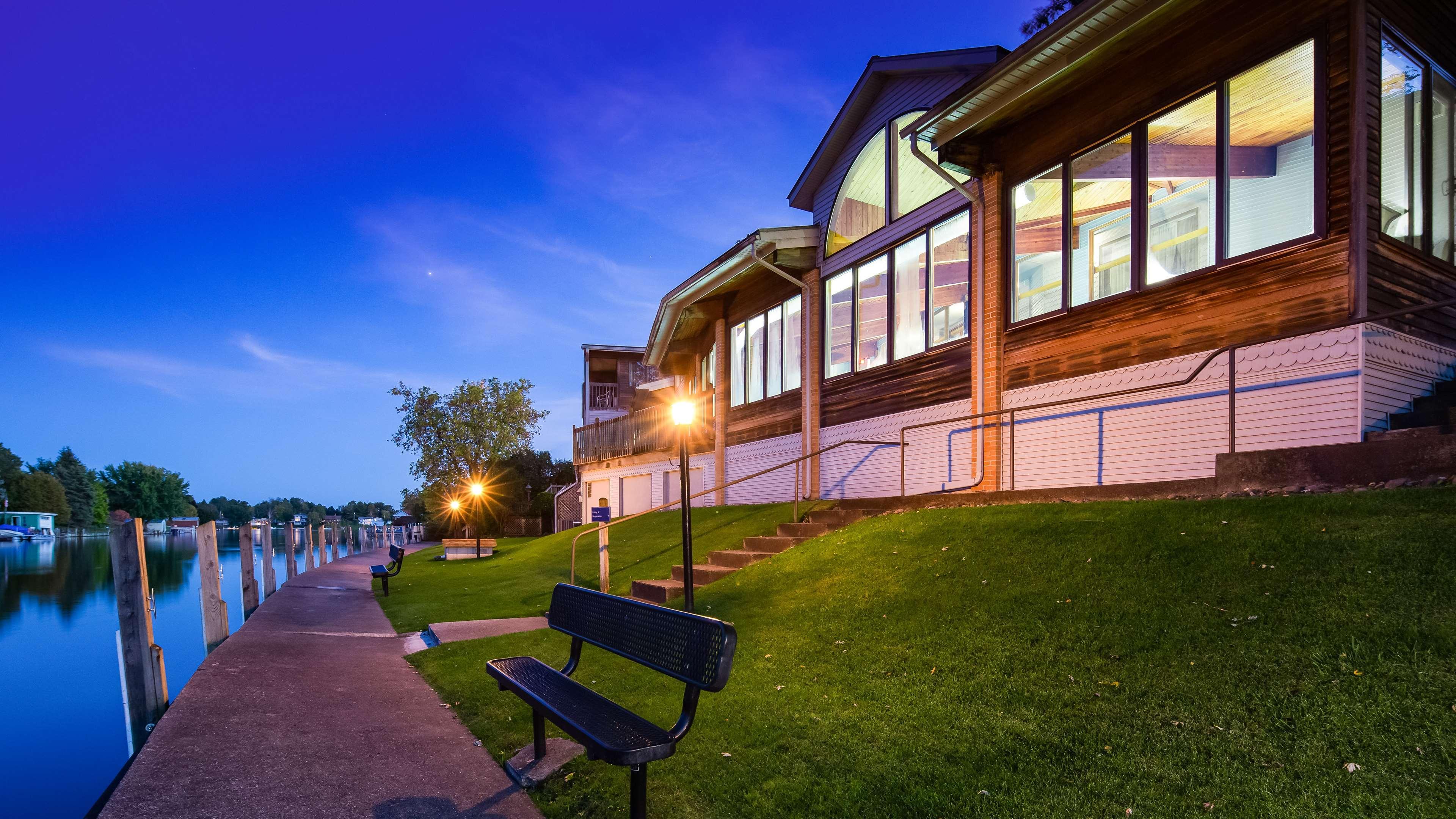 Best Western River Terrace Hotel Cheboygan Exterior photo