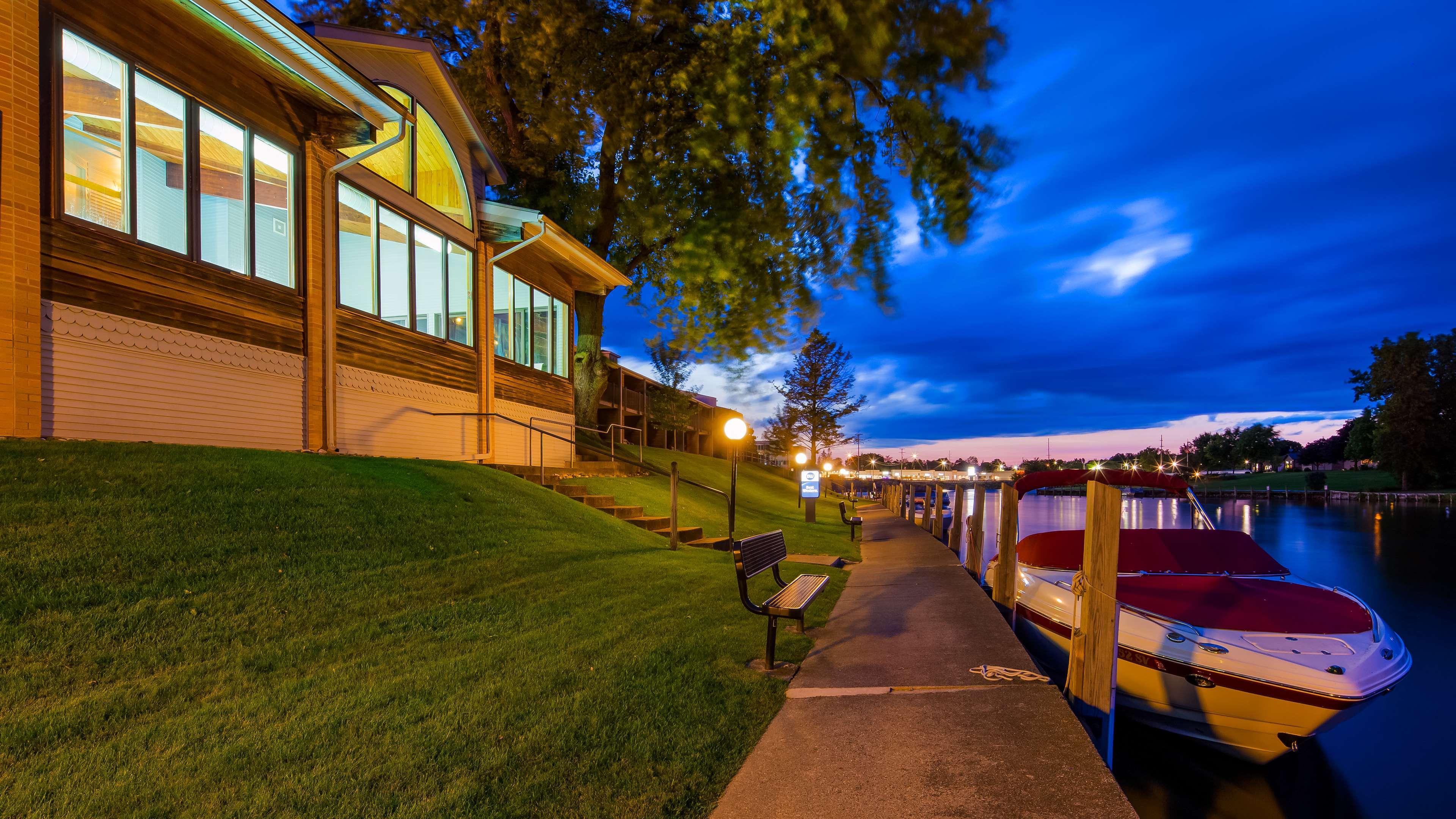 Best Western River Terrace Hotel Cheboygan Exterior photo