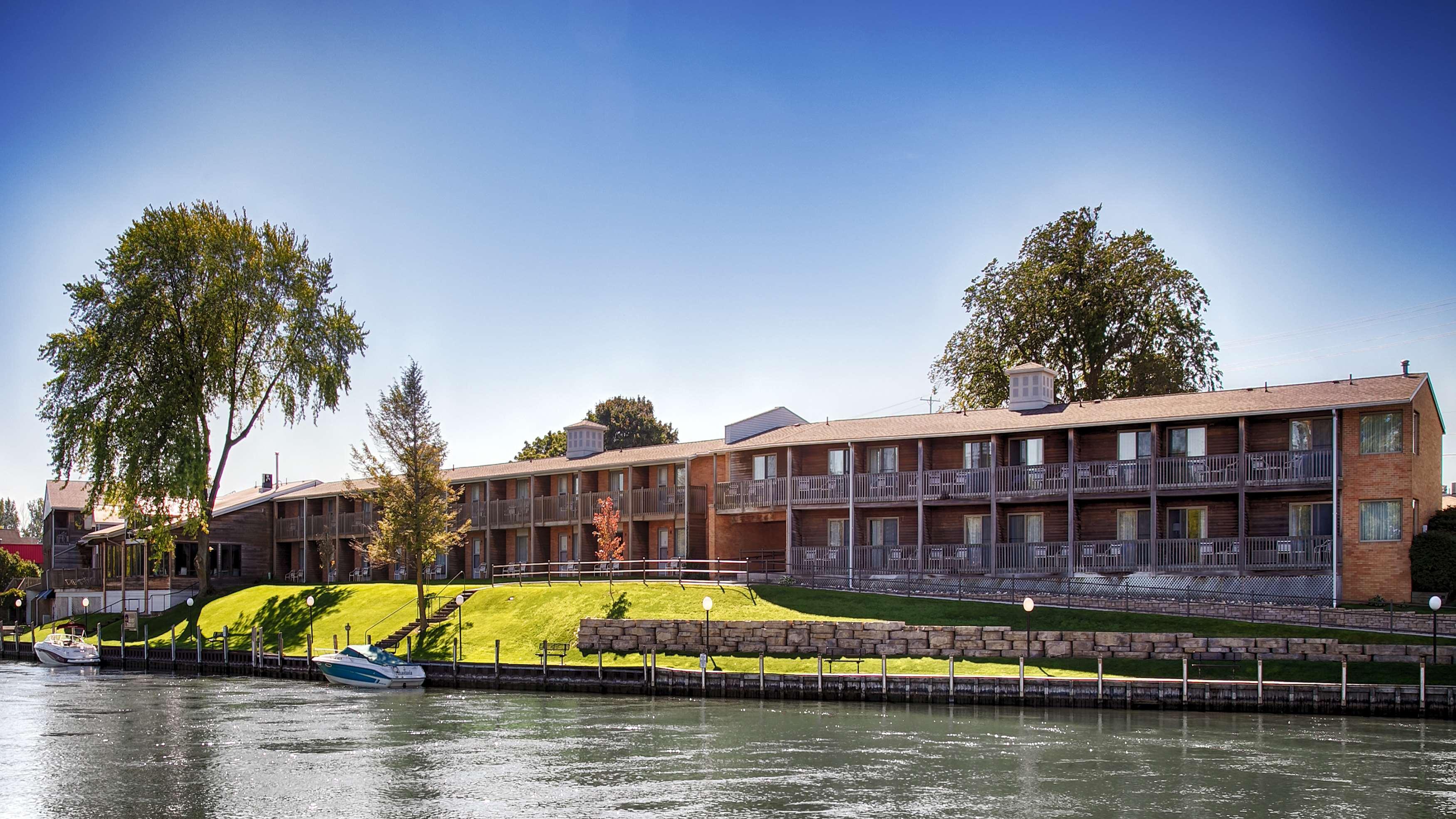 Best Western River Terrace Cheboygan Exterior photo