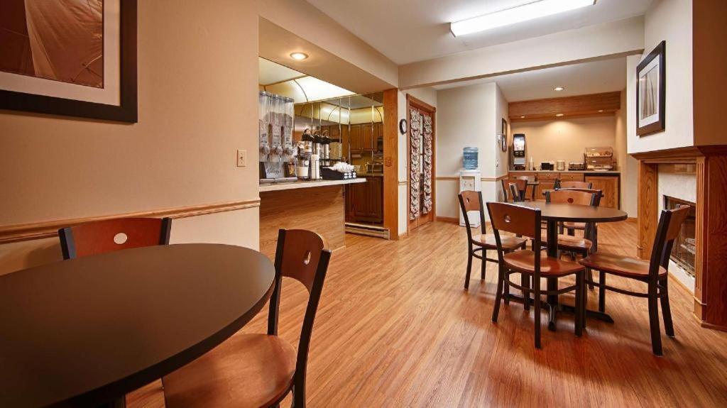 Best Western River Terrace Cheboygan Exterior photo