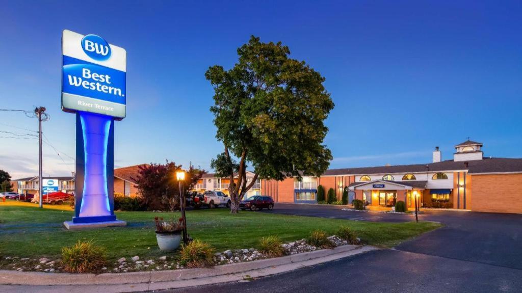 Best Western River Terrace Cheboygan Exterior photo
