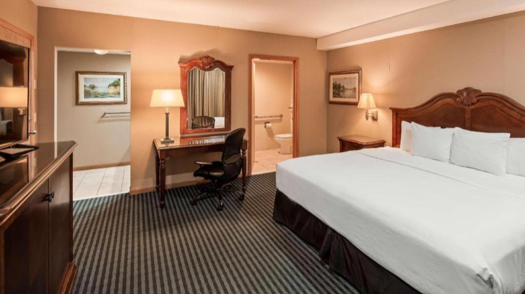 Best Western River Terrace Cheboygan Exterior photo