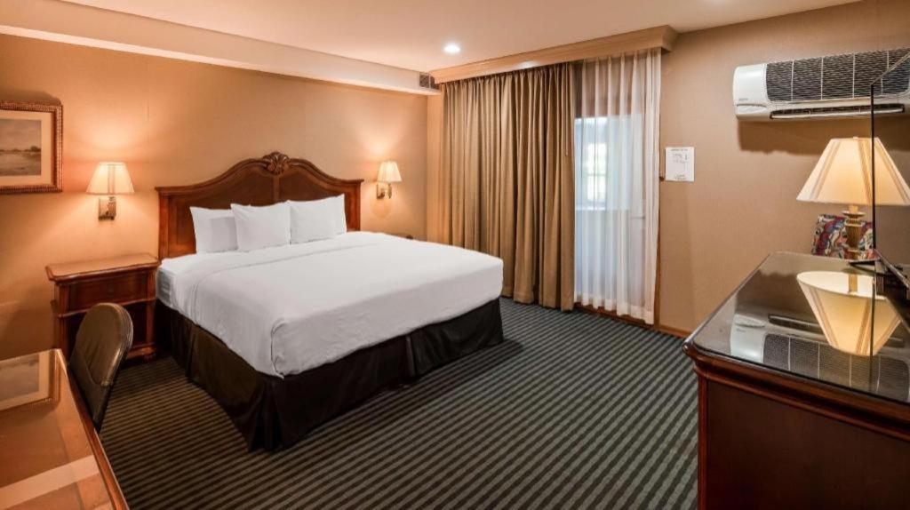 Best Western River Terrace Cheboygan Exterior photo