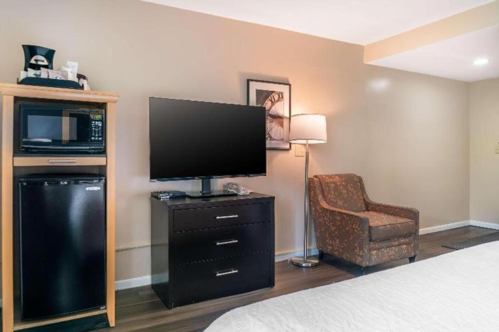 Best Western River Terrace Cheboygan Exterior photo
