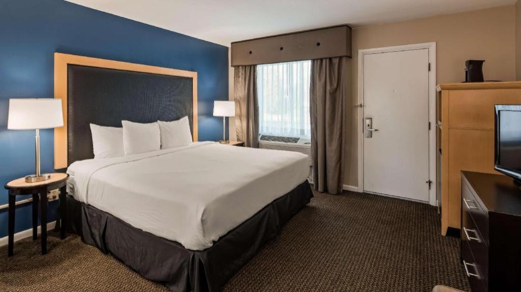 Best Western River Terrace Cheboygan Exterior photo