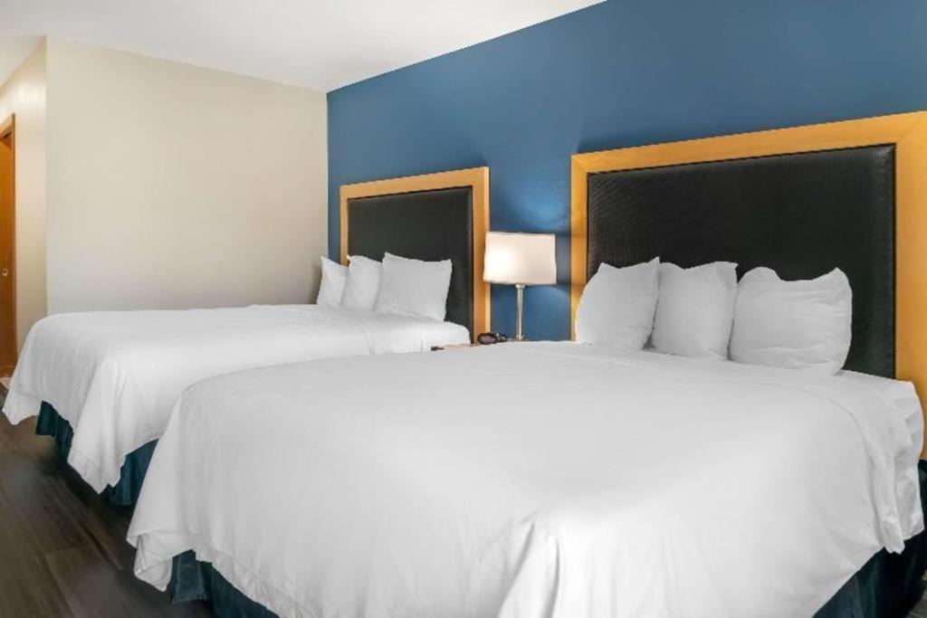Best Western River Terrace Cheboygan Exterior photo