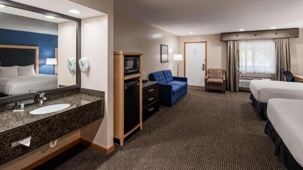 Best Western River Terrace Cheboygan Exterior photo