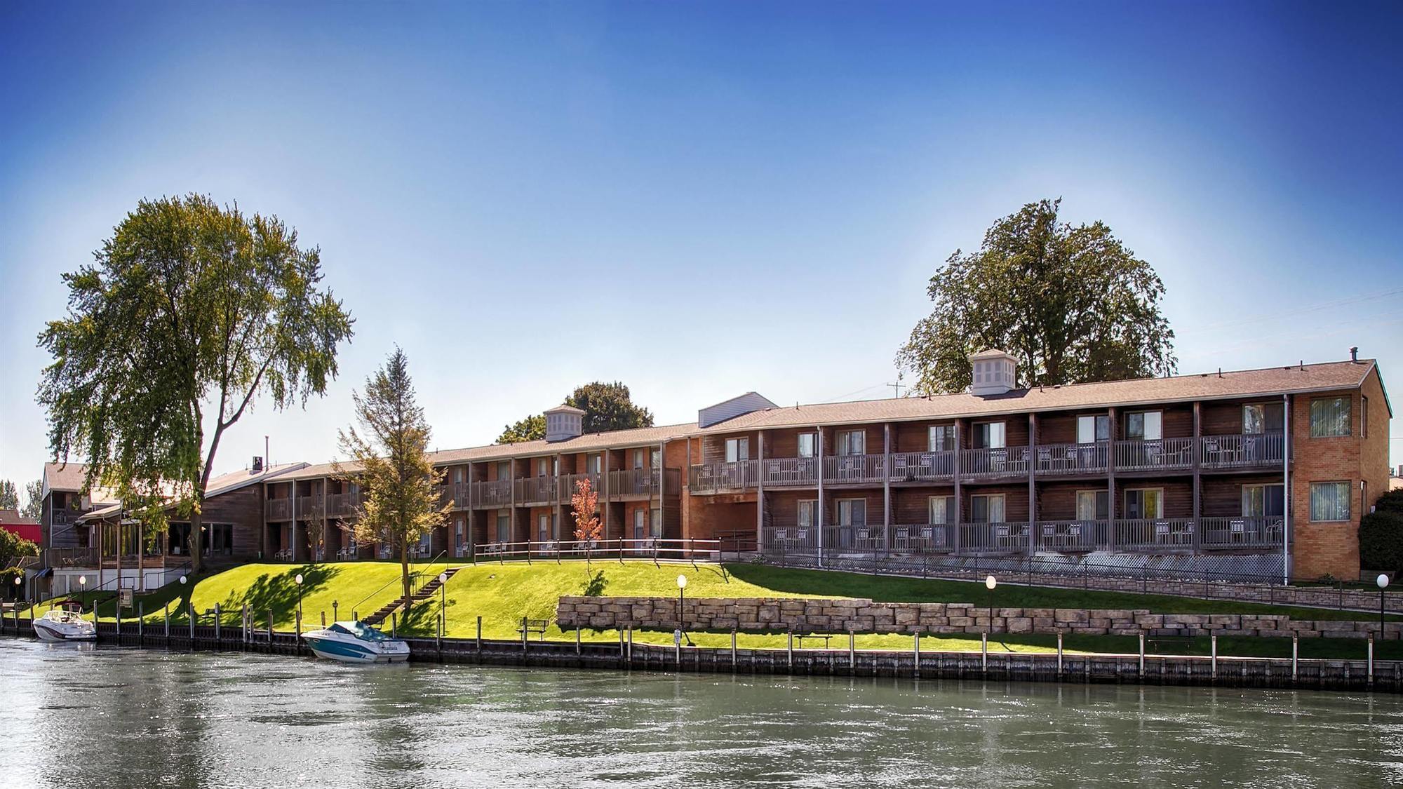 Best Western River Terrace Cheboygan Exterior photo